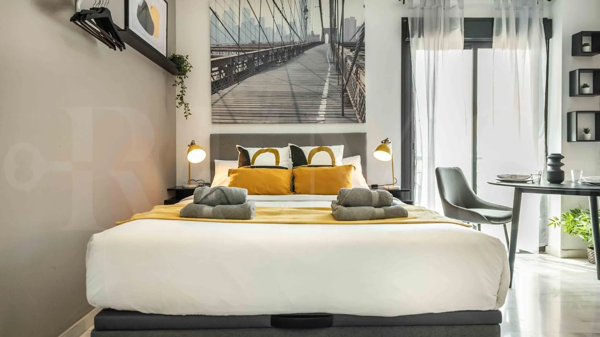 Modern Studio With Private Rooftop Terrace By Rems Málaga Apartment